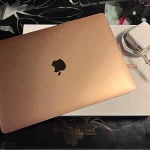 Apple MacBook Air 2020 13.3in (512GB SSD, M1, 8GB)
Laptop-Rose Gold - MGNE3LL/A